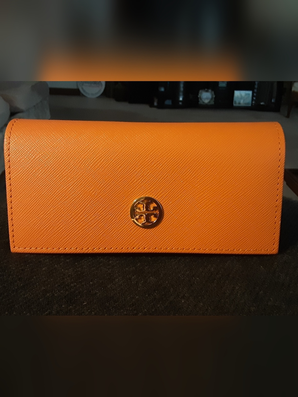 Like New Tory Burch Glass Case
